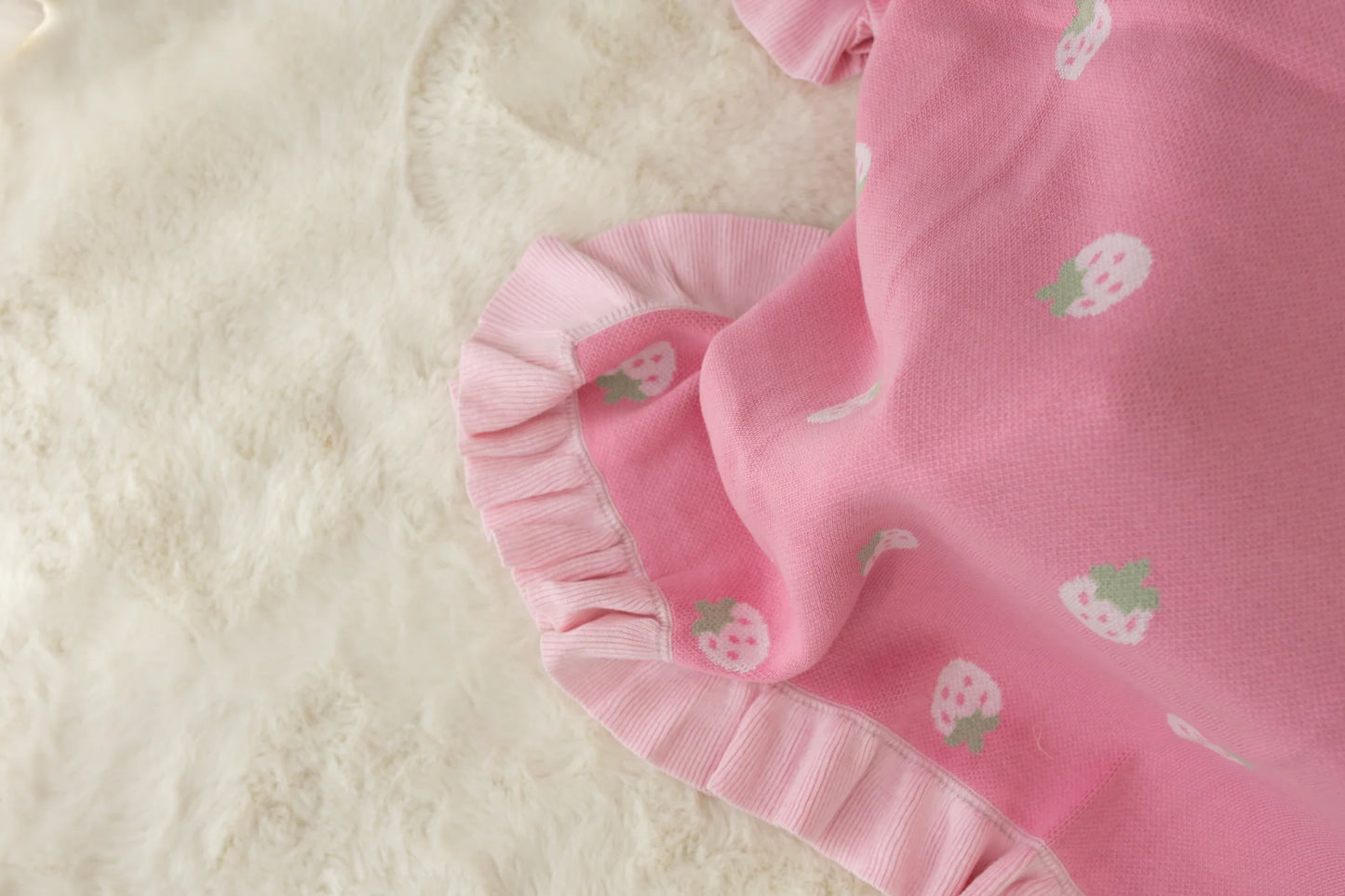 CONFETTI KIDZ FRILLY KNIT BLANKET | STRAWBERRY KISSES