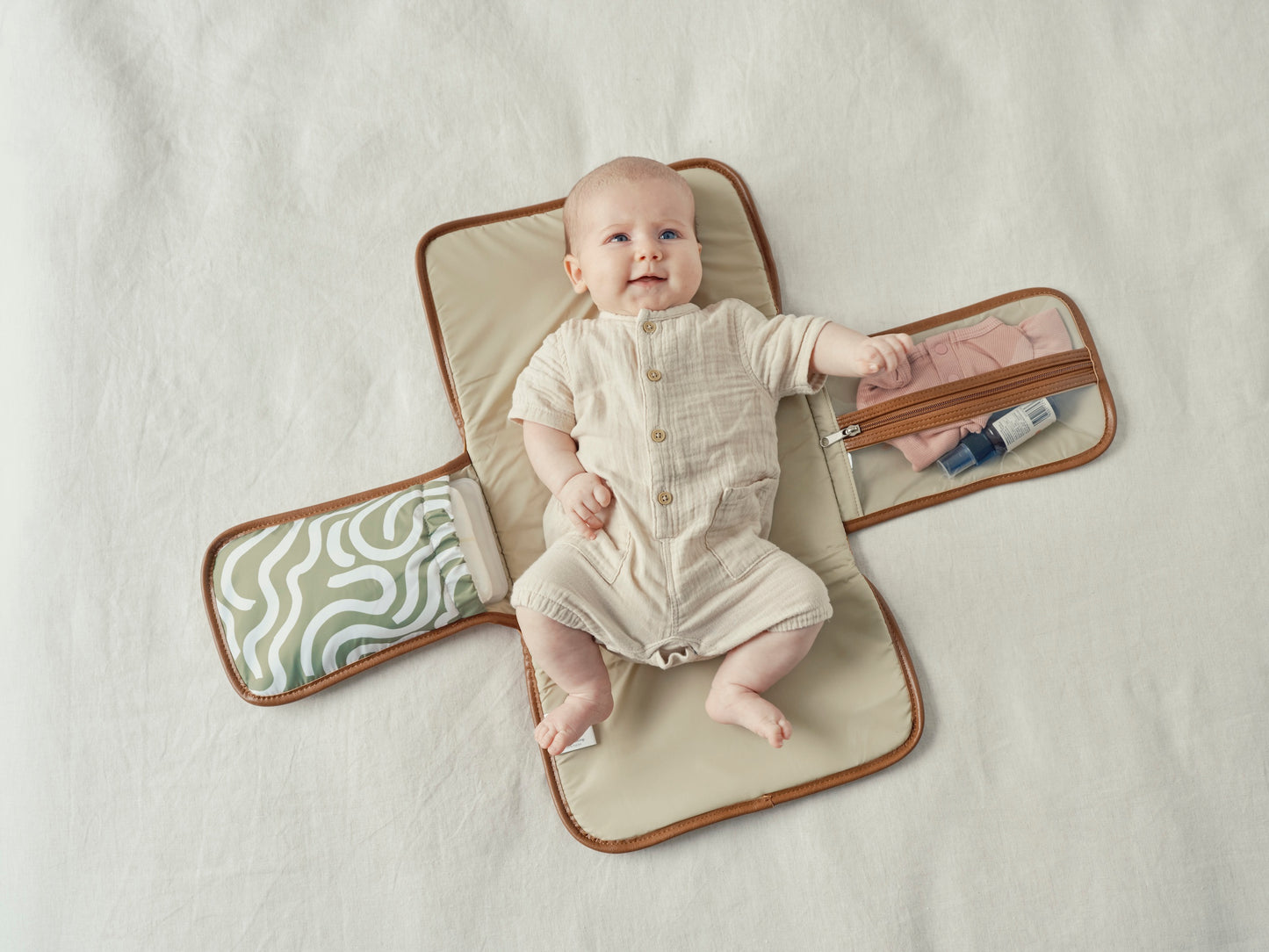 OiOi Change Mat Clutch - Green Squiggle