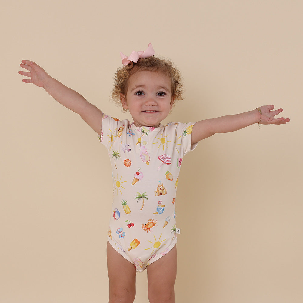 Snuggle Hunny Bodysuit Short Sleeve - Beach Fun