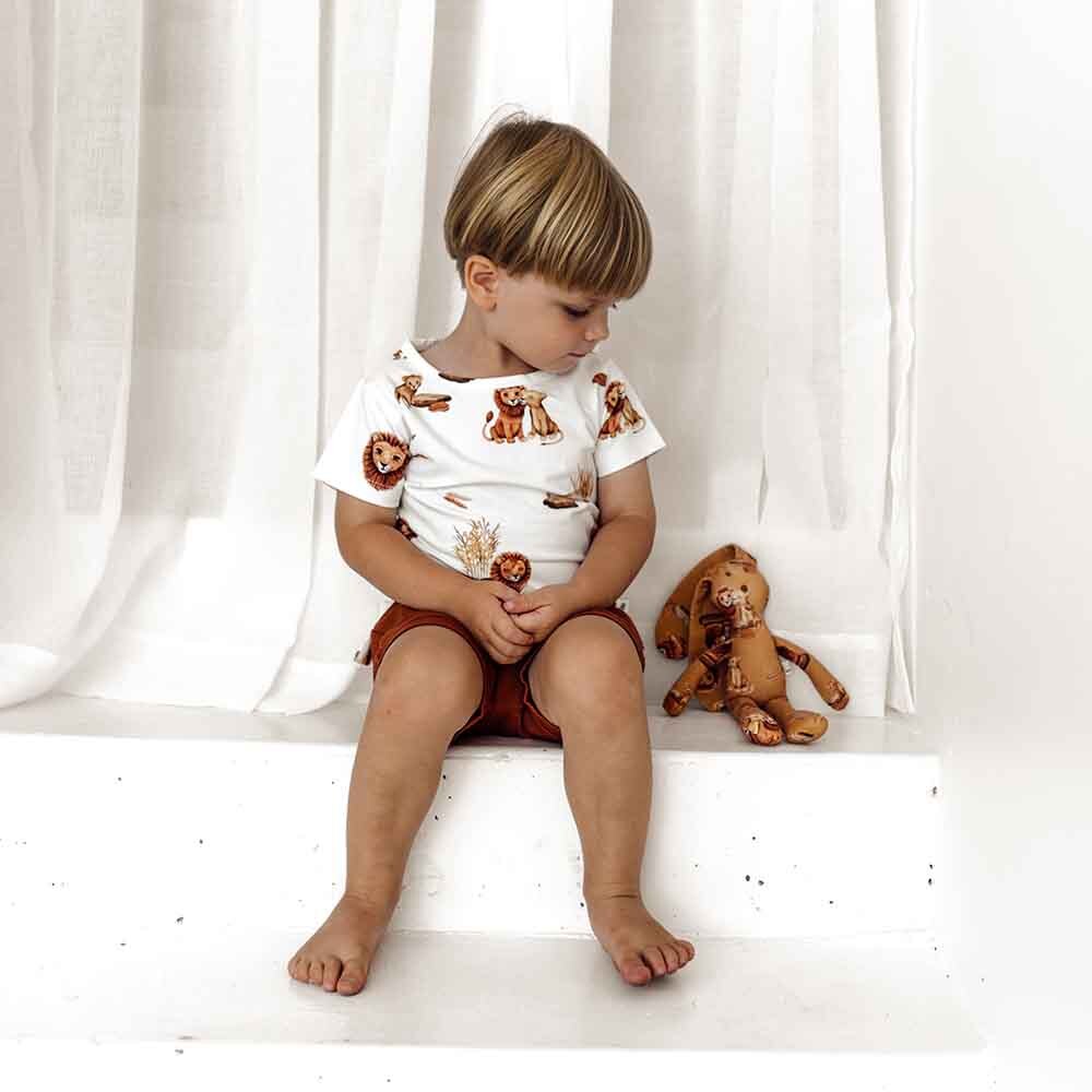 snuggle hunny lion tshirt - angus and dudley