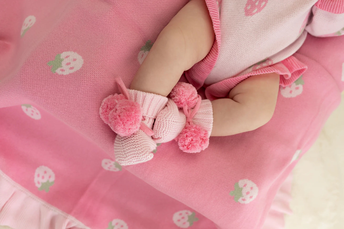CONFETTI KIDZ FRILLY KNIT BLANKET | STRAWBERRY KISSES