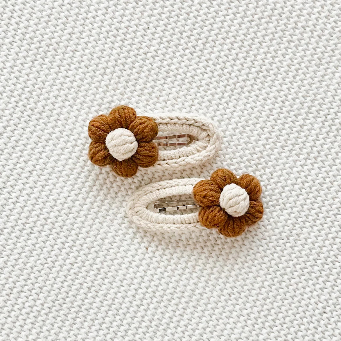 BLOSSOM AND PEAR DAISY CROCHET CLIP