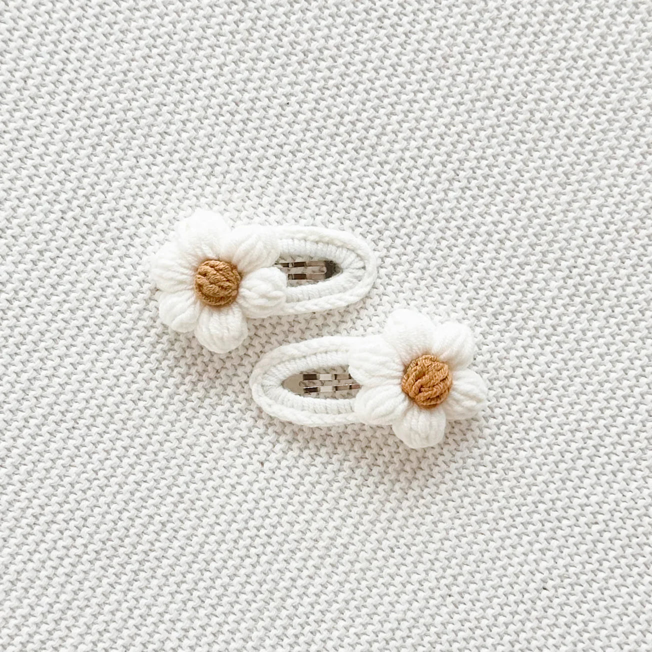 BLOSSOM AND PEAR DAISY CROCHET CLIP