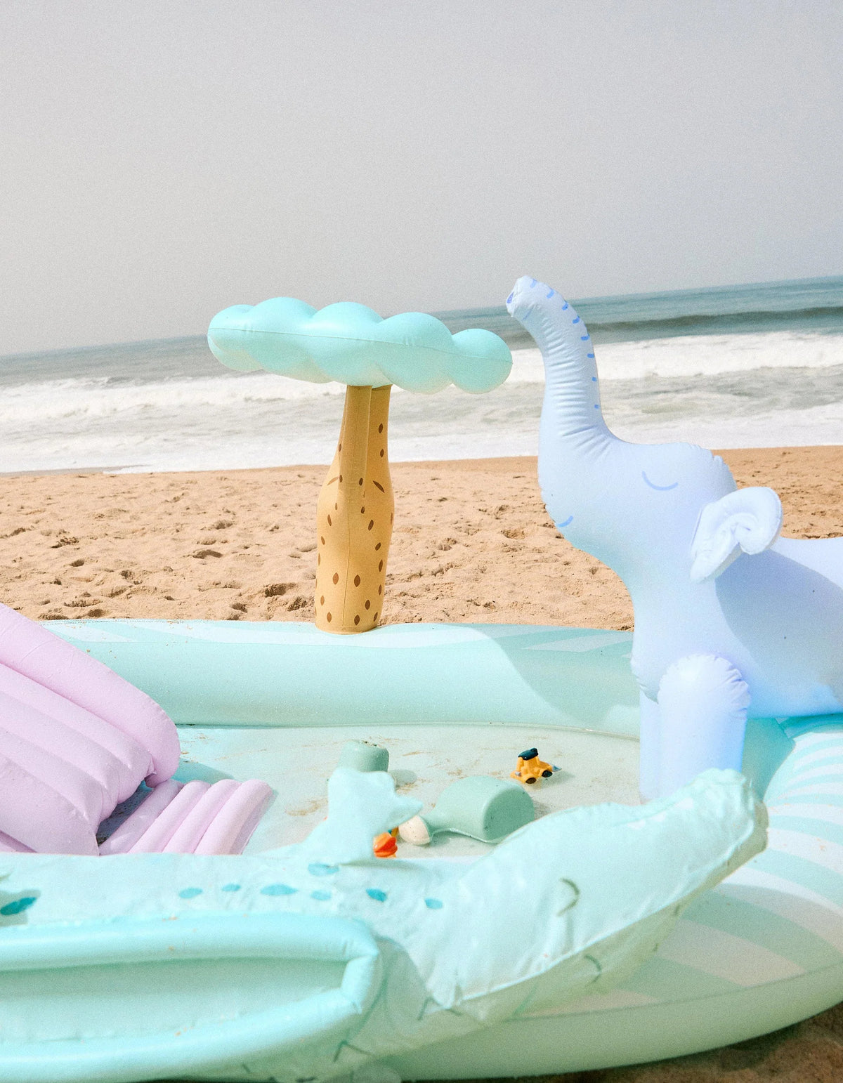 SWIM ESSENTIALS | INFLATABLE ADVENTURE POOL | WILD LIFE
