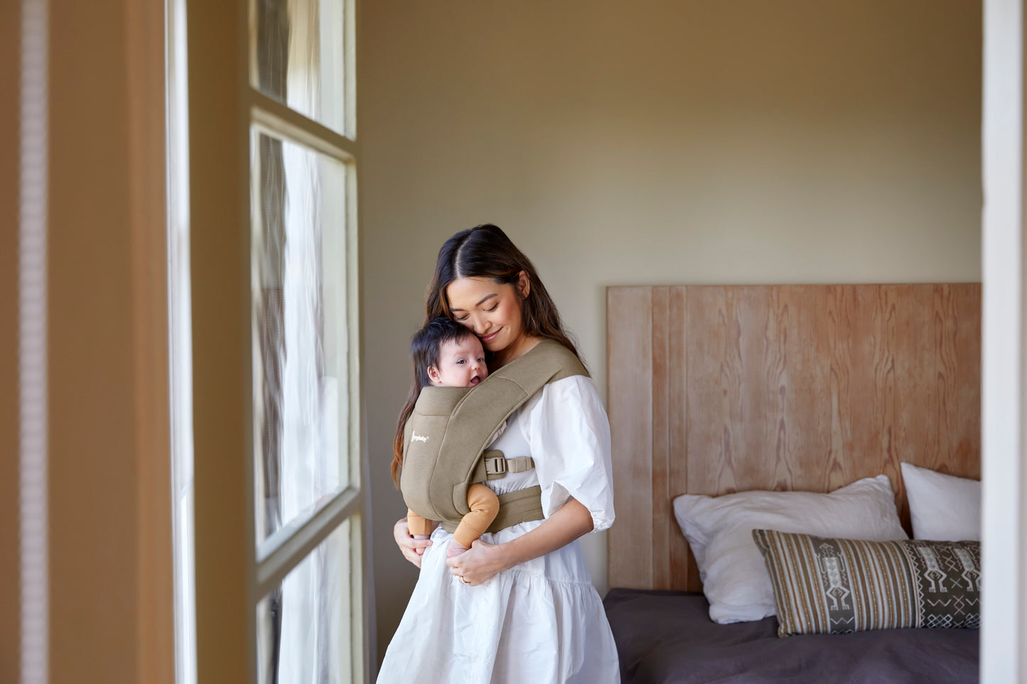 ERGOBABY EMBRACE NEWBORN BABY CARRIER | SOFT OLIVE
