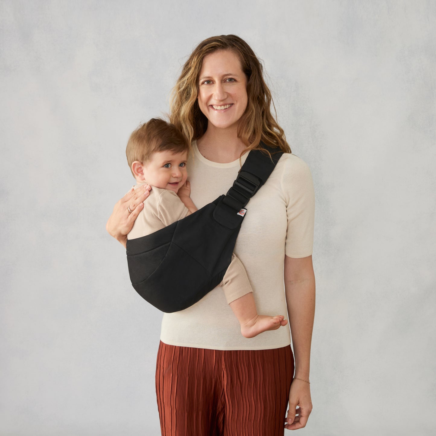 ERGOBABY UPSIE SLING CARRIER | ONYX BLACK