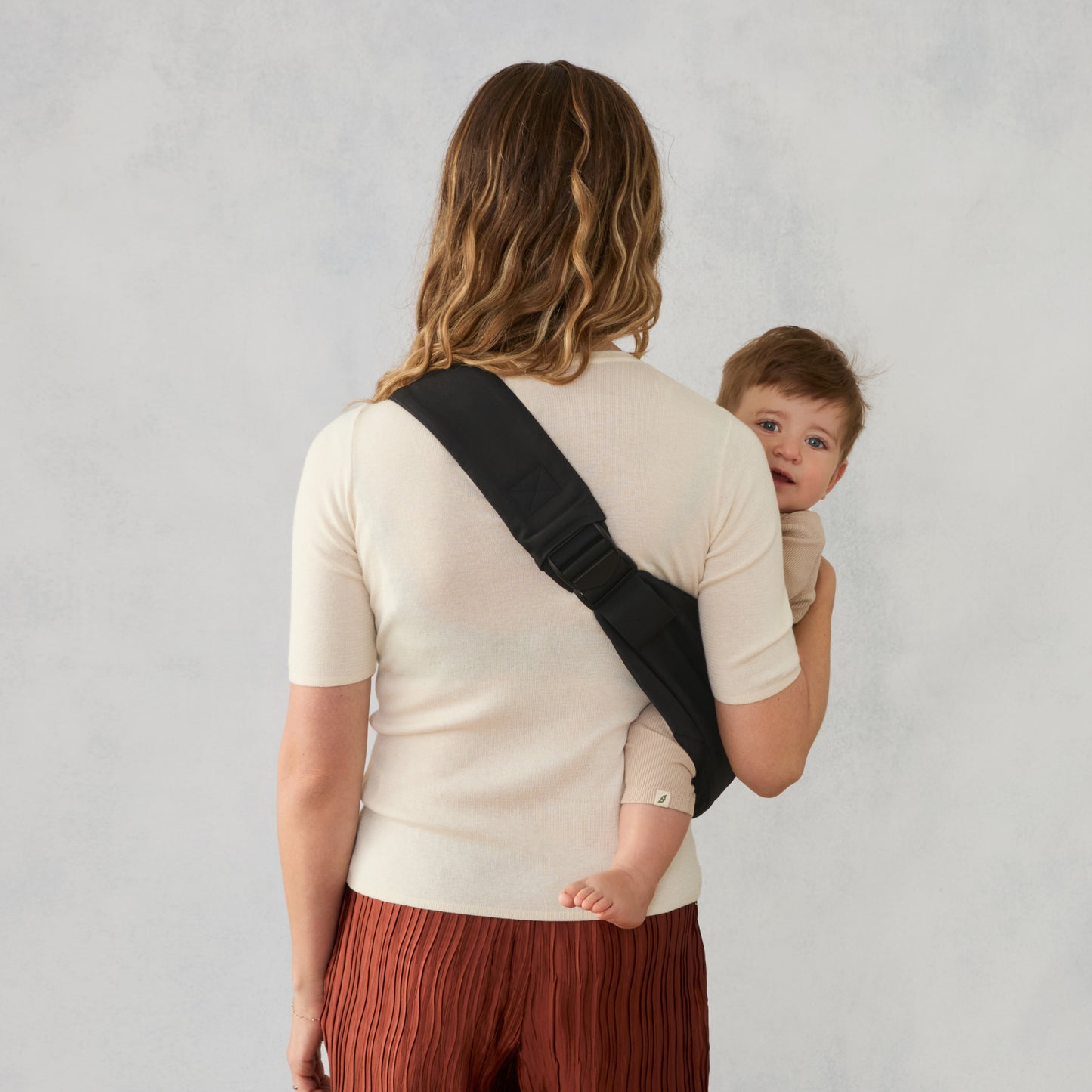 ERGOBABY UPSIE SLING CARRIER | ONYX BLACK