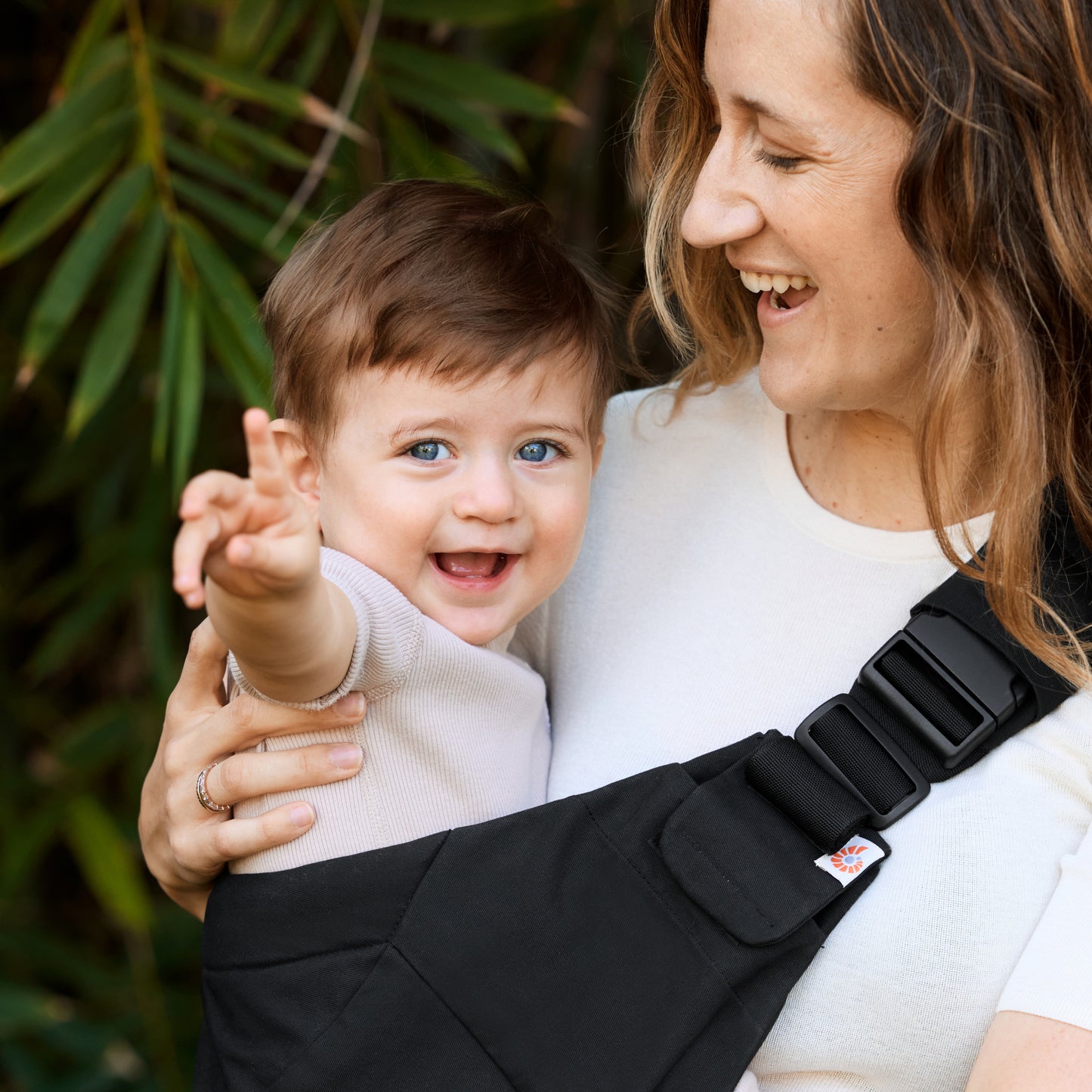 ERGOBABY UPSIE SLING CARRIER | ONYX BLACK