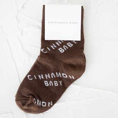 CINNAMON BABY SOCKS | LOGO CHOCOLATE