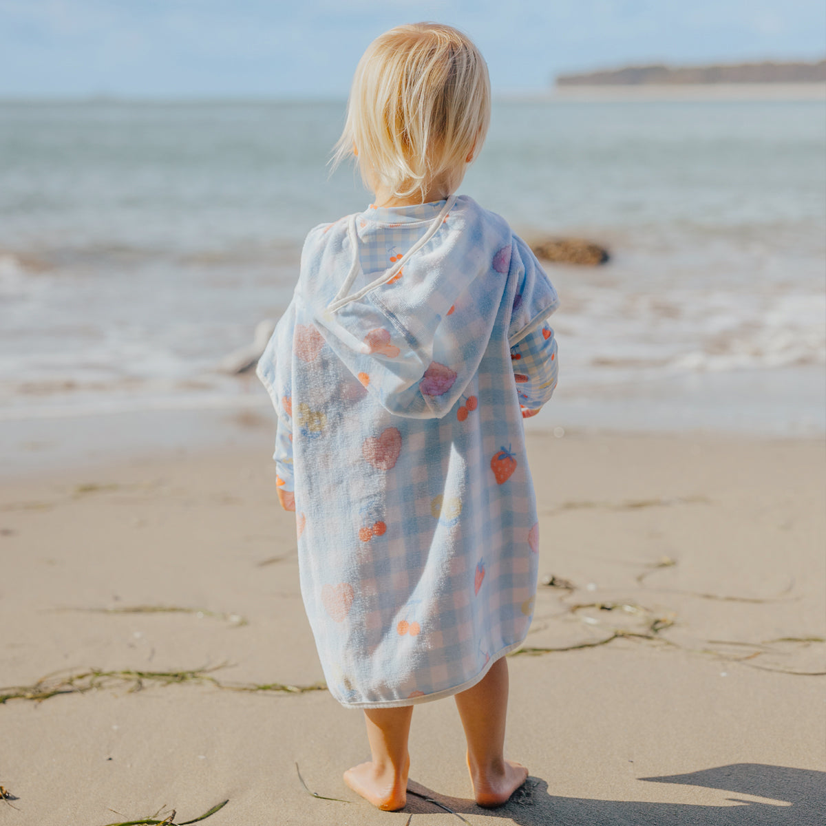 CRYWOLF HOODED TOWEL | LUCKY PICNIC