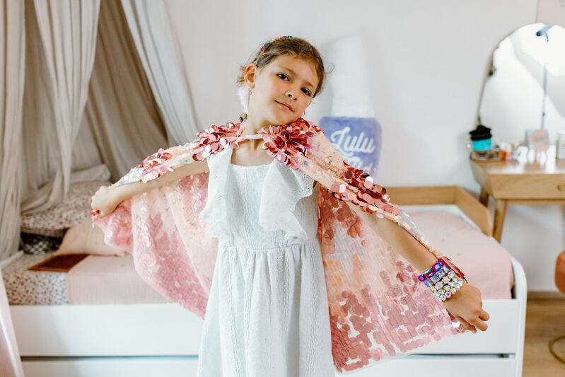 5TH AVENUE PINK PAILETTE DRESS UP CAPE