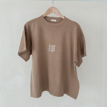 ZIGGY LOU SIGNATURE TEE | MOCHA (WOMEN'S)