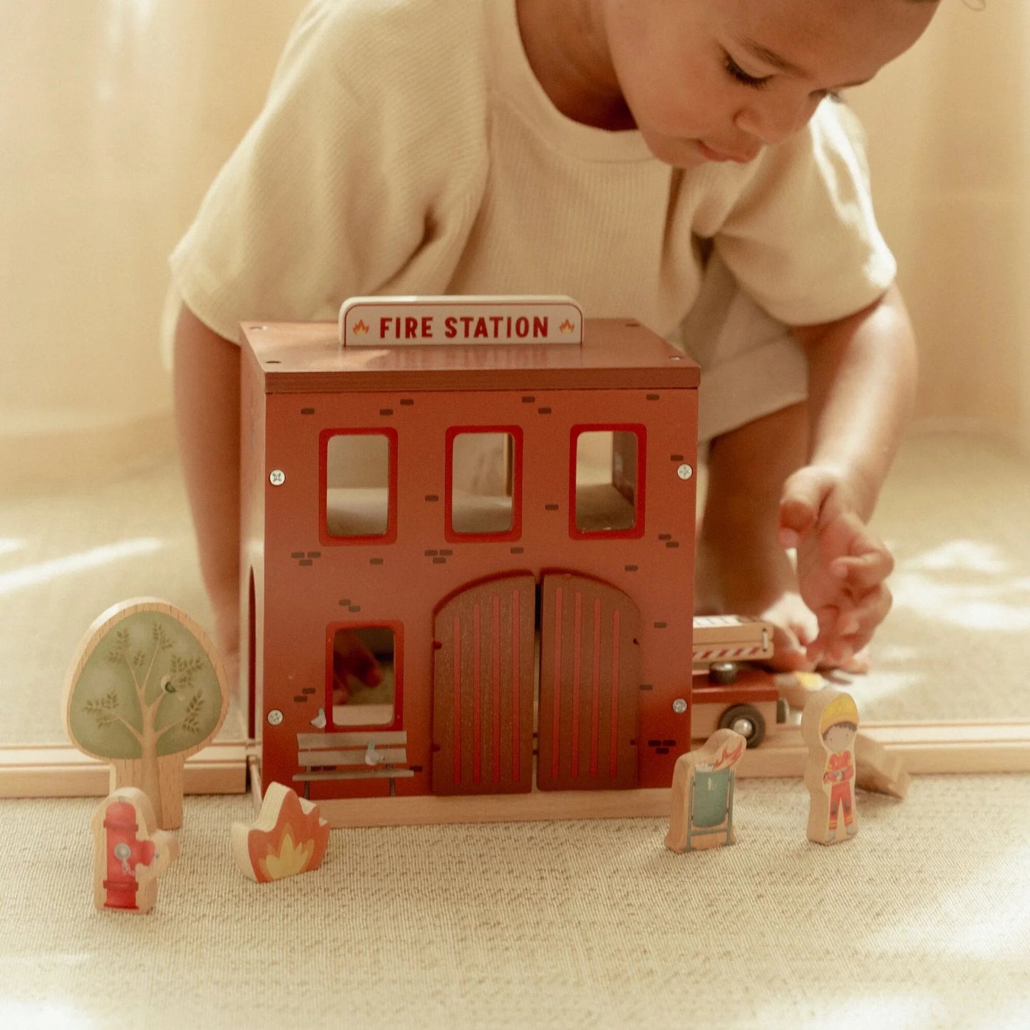 LITTLE DUTCH | WOODEN FIRESTATION