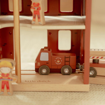 LITTLE DUTCH | WOODEN FIRESTATION