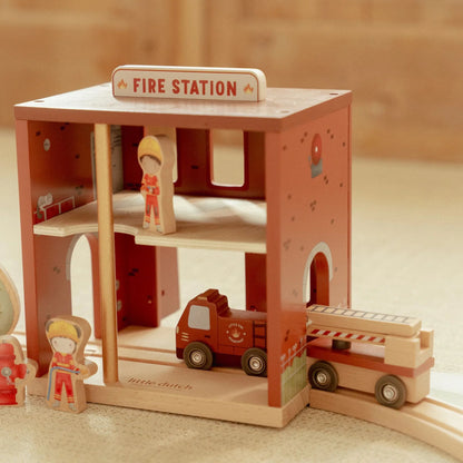 LITTLE DUTCH | WOODEN FIRESTATION
