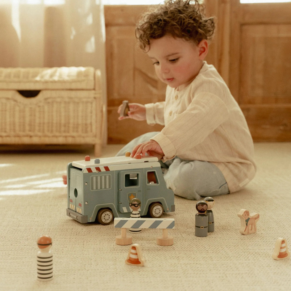 LITTLE DUTCH | WOODEN POLICE VAN