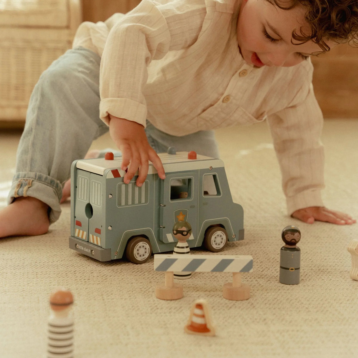 LITTLE DUTCH | WOODEN POLICE VAN