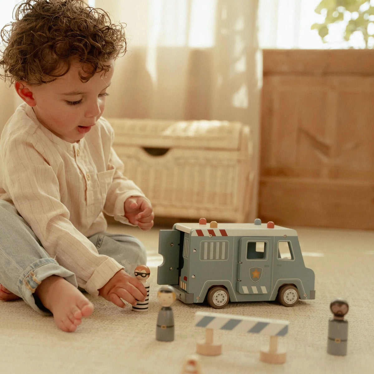 LITTLE DUTCH | WOODEN POLICE VAN