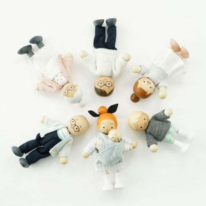 LE TOY VAN DOLLS HOUSE FAMILY