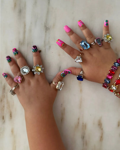 SUPER SMALLS | STICK ON NAILS | DAYS OF THE WEEK