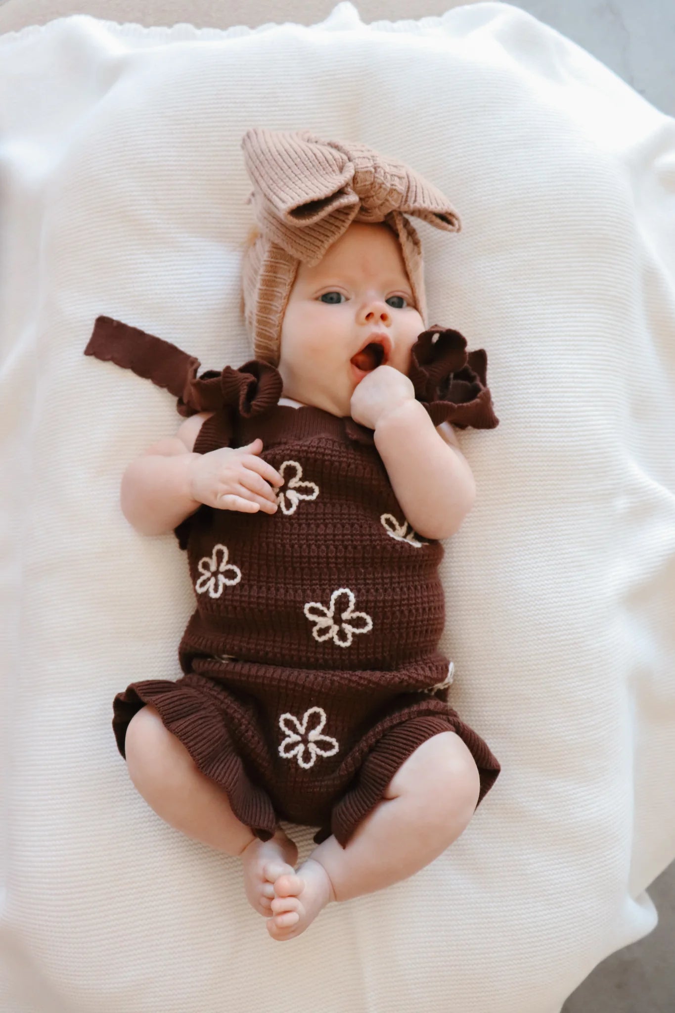 BLOSSOM AND PEAR DAISY FRILL KNIT ROMPER | ESPRESSO