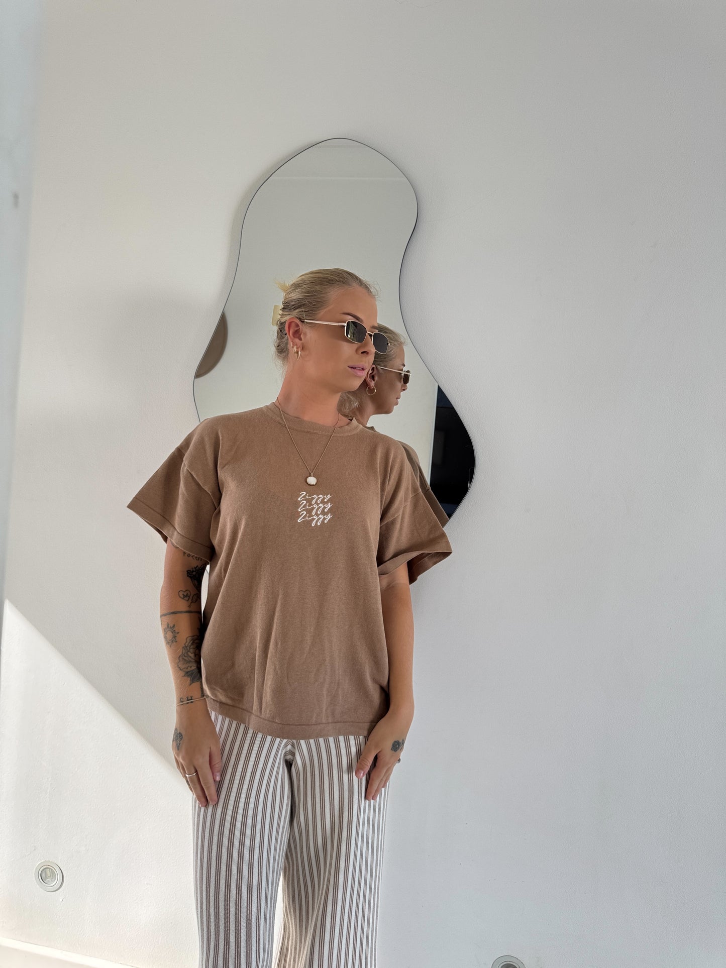 ZIGGY LOU SIGNATURE TEE | MOCHA (WOMEN'S)