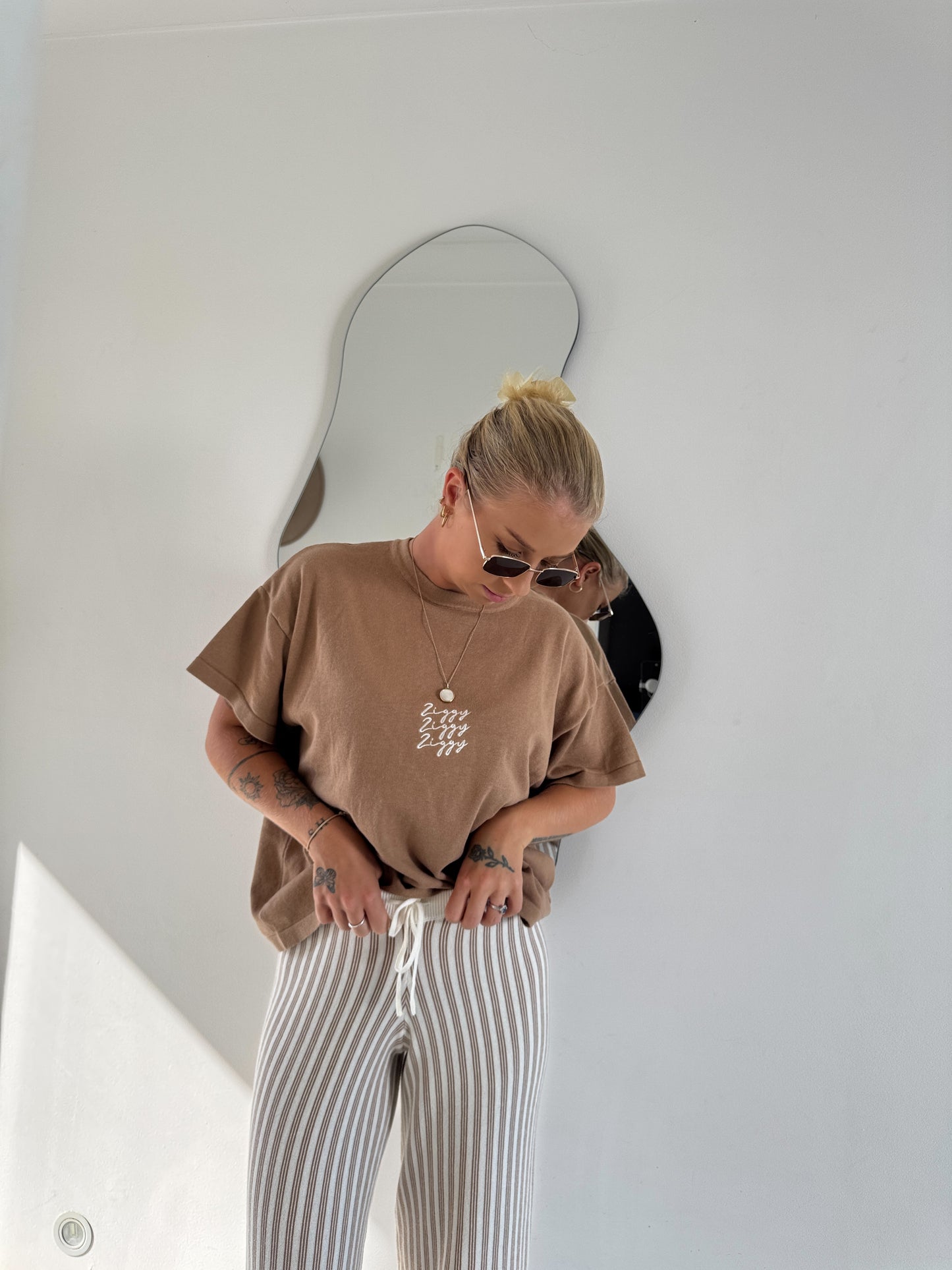 ZIGGY LOU SIGNATURE TEE | MOCHA (WOMEN'S)
