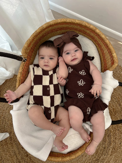 BLOSSOM AND PEAR DAISY FRILL KNIT ROMPER | ESPRESSO