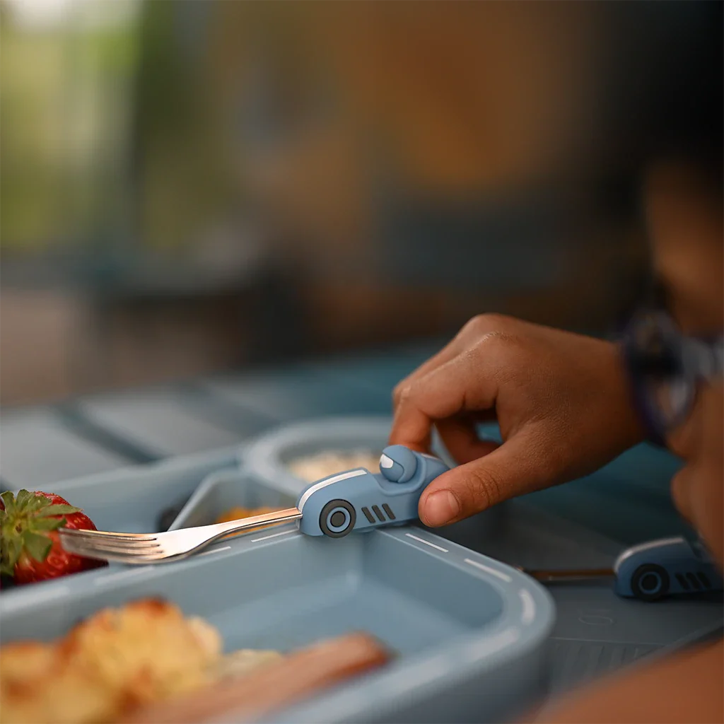 ZOOLI SILICONE DINNERWARE SET - BLUE RACETRACK