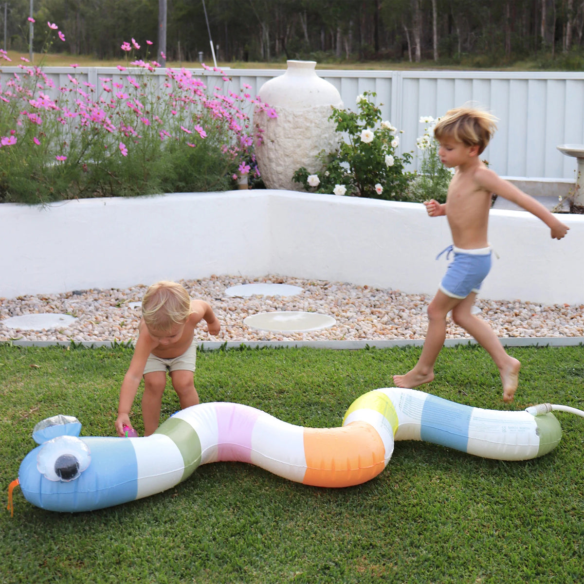 SUNNYLIFE | INFLATABLE SNAKE SPRINKLER | INTO THE WILD