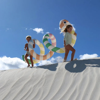 SUNNYLIFE | GIANT INFLATABLE NOODLE | POOLSIDE GELATO