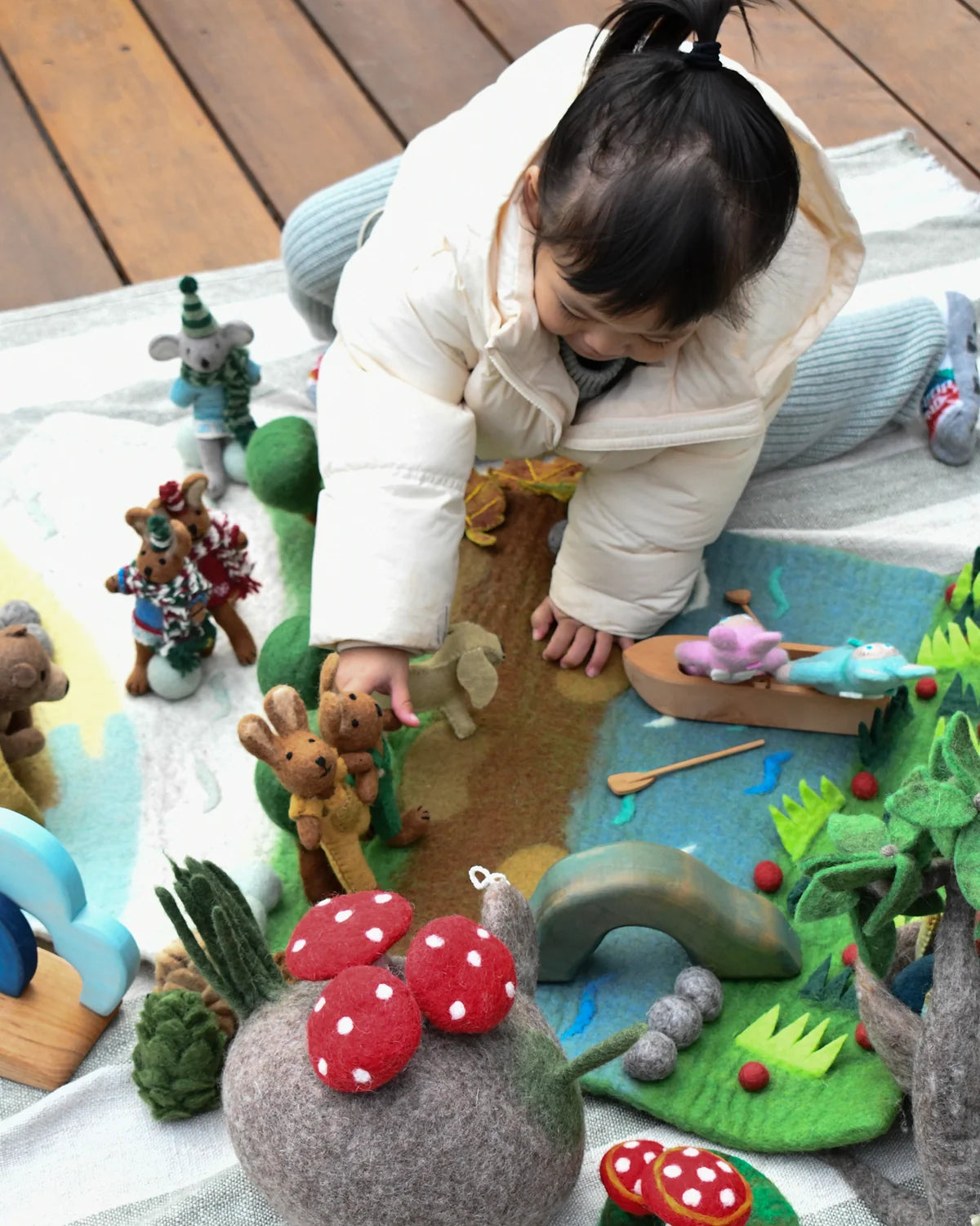 TARA TREASURES | LARGE PLAYMAT | BEAR HUNT