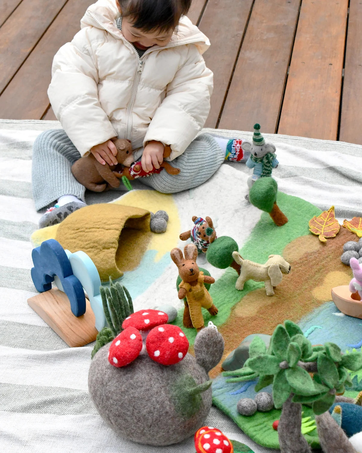 TARA TREASURES | LARGE PLAYMAT | BEAR HUNT