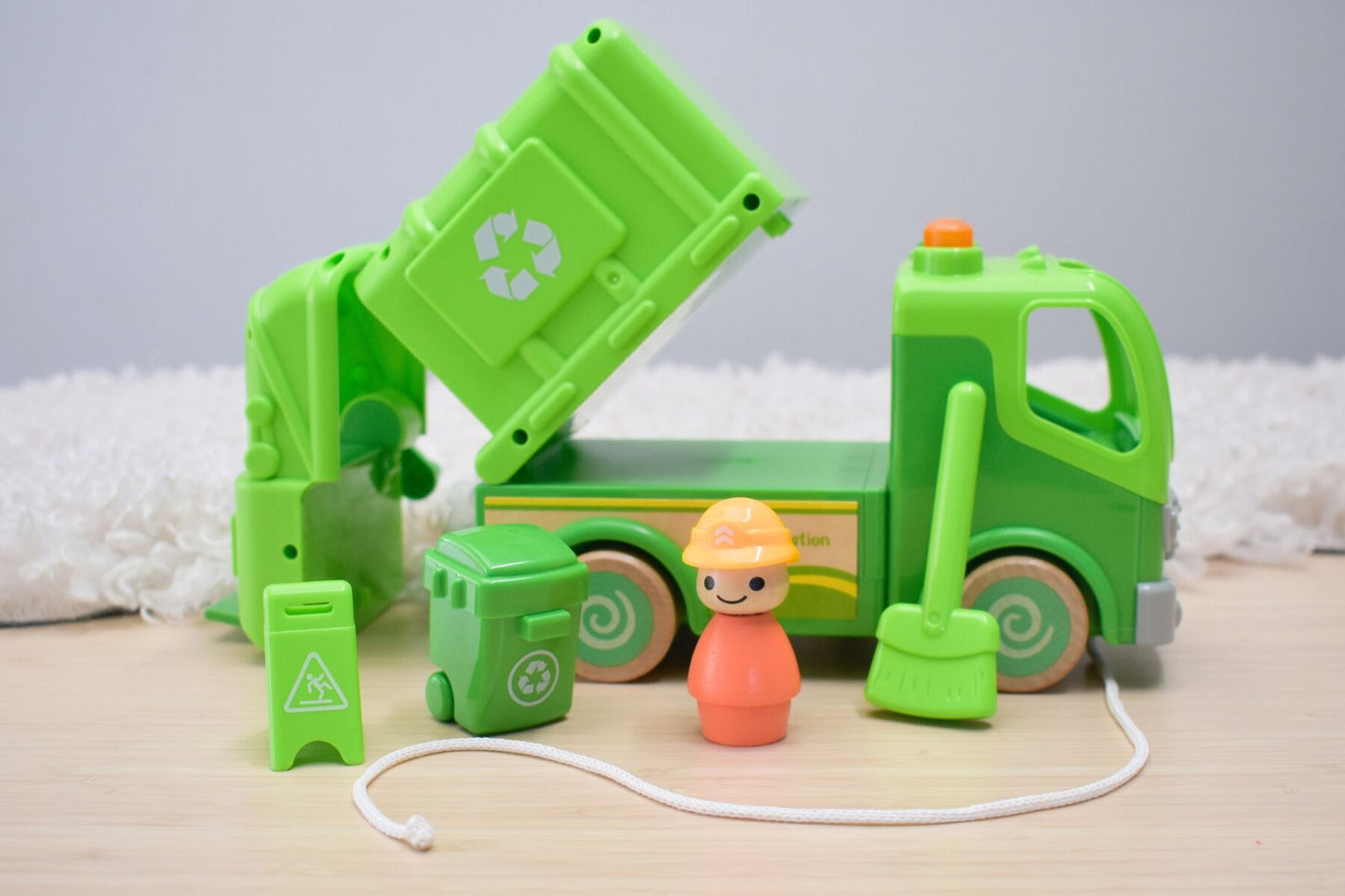 Wooden Recycle Truck With Sound And Light