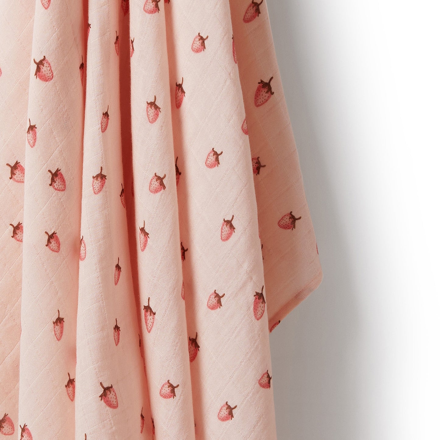 WILSON AND FRENCHY ORGANIC COTTON MUSLIN WRAP | STRAWBERRY KISSES