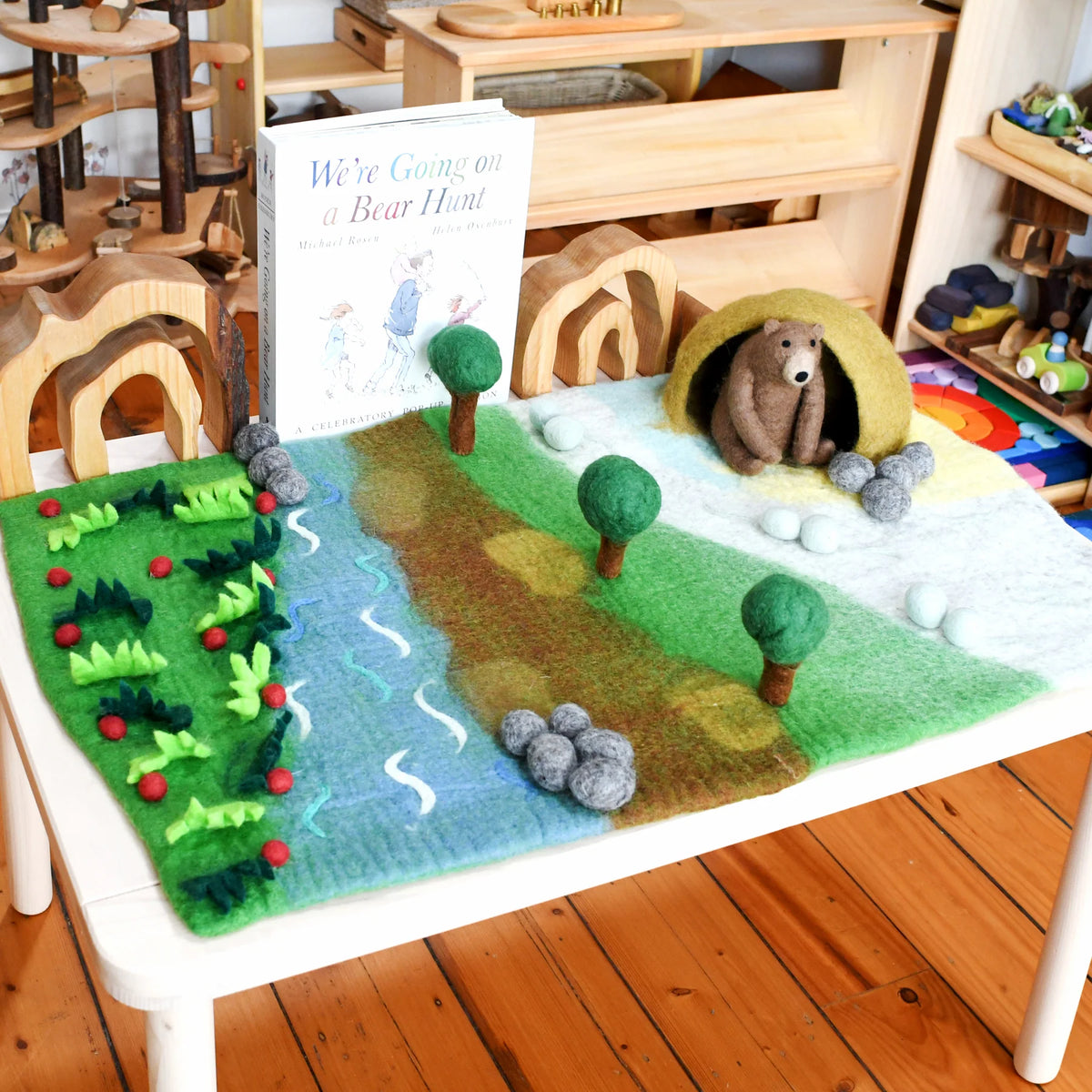TARA TREASURES | LARGE PLAYMAT | BEAR HUNT