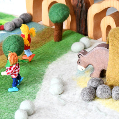 TARA TREASURES | LARGE PLAYMAT | BEAR HUNT