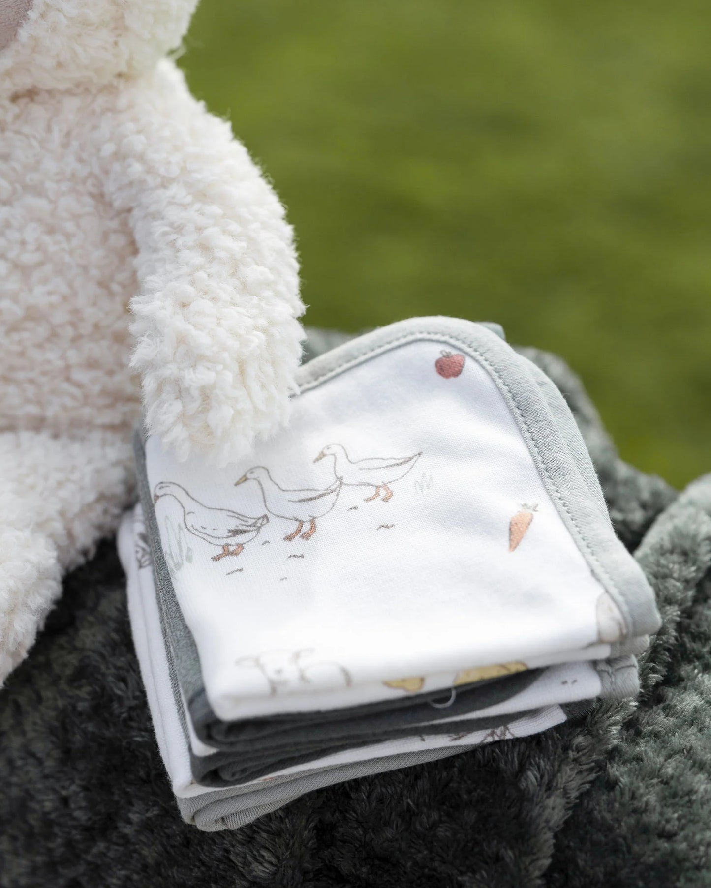 LITTLE LINEN BOXED BABY GIFT SET | FARMYARD LAMB
