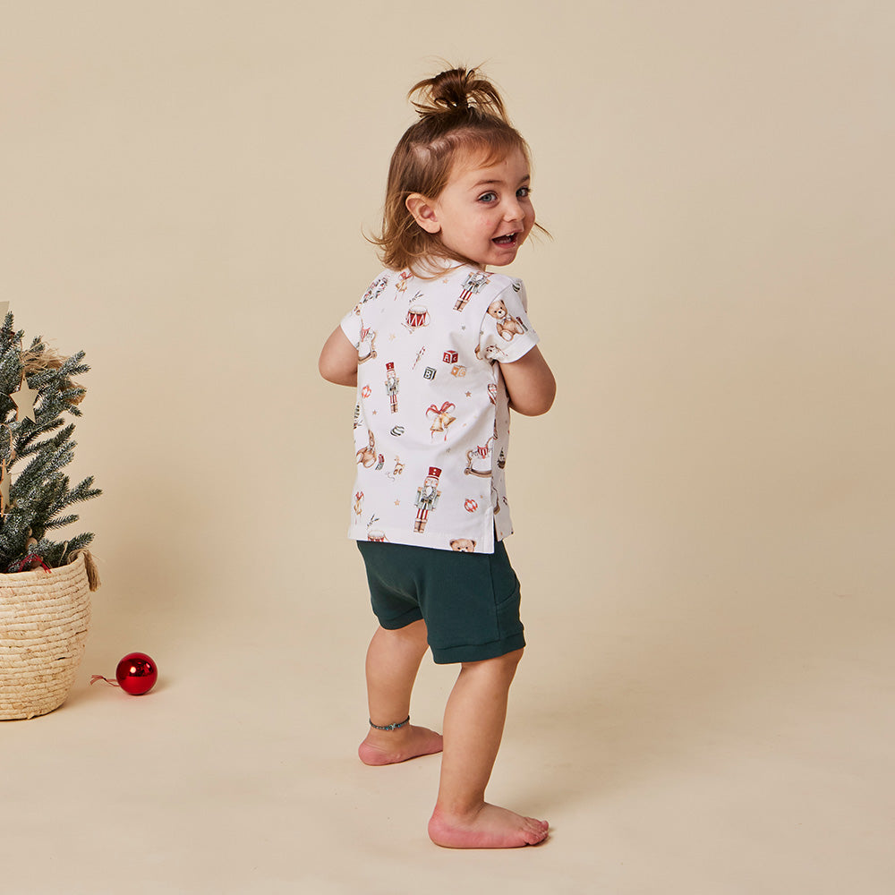 SNUGGLE HUNNY | T-SHIRT | SANTA'S TOY SHOP