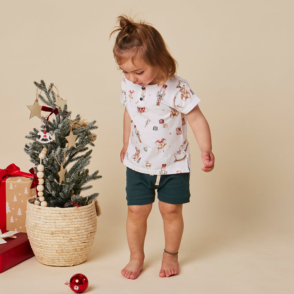 SNUGGLE HUNNY | T-SHIRT | SANTA'S TOY SHOP