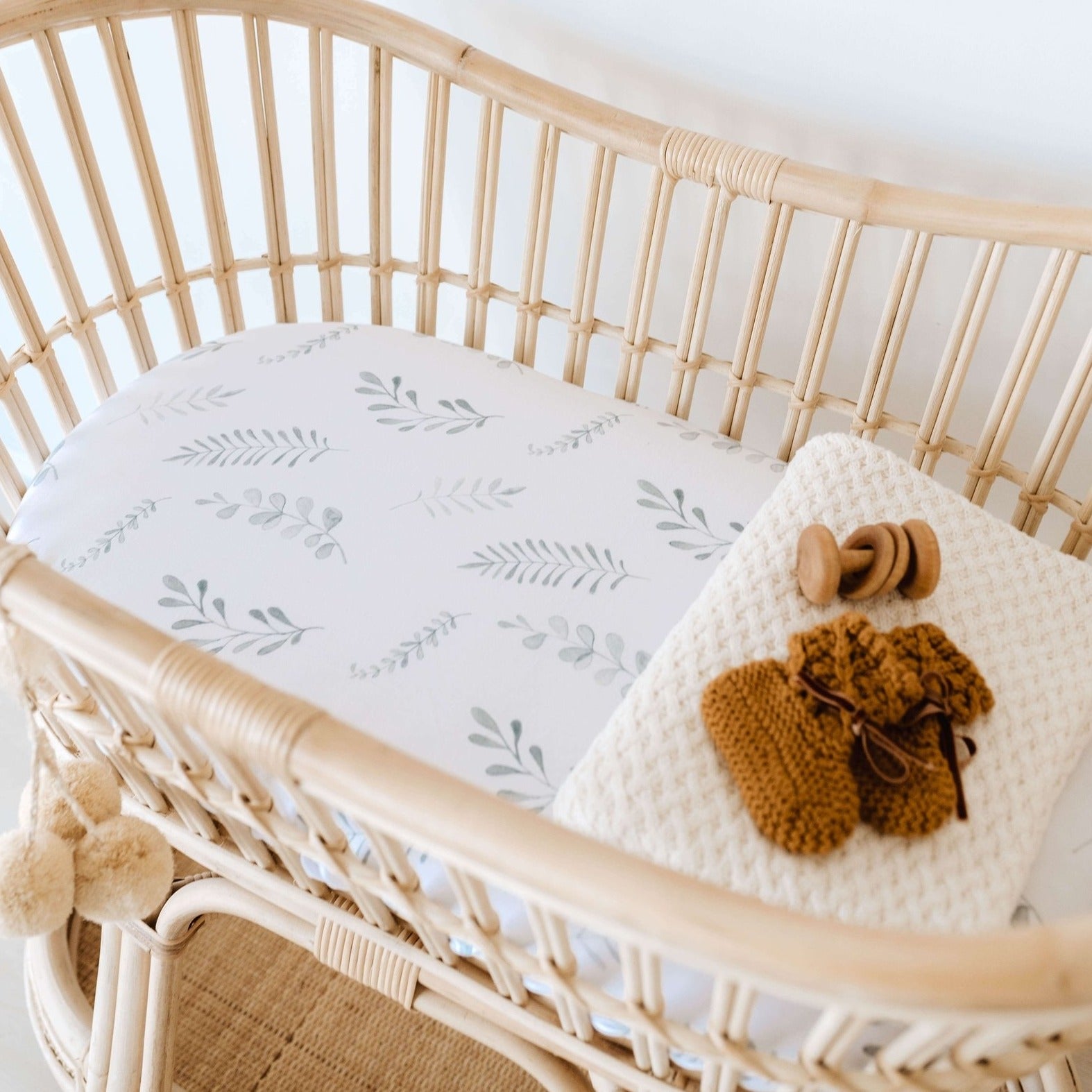 Snuggle Fitted Bassinet & Change Pad Cover - Wild Fern - Angus & Dudley Collections