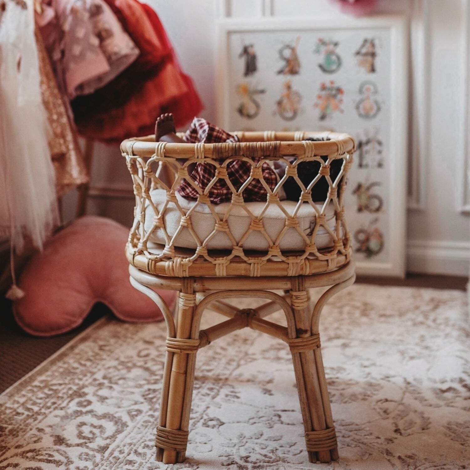 Tiny Harlow Doll's Rattan Bassinet. Toy Cot.